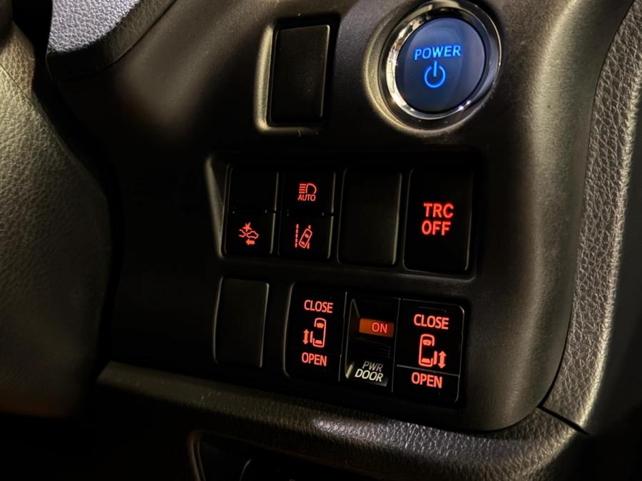 Voxy Hybrid ZS 煌III Modellista - Image 5